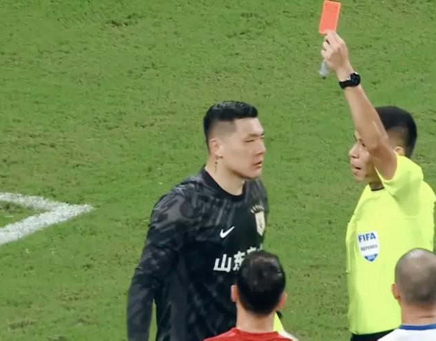 成都菲利佩, 的门将, 王大雷当场 成都菲利佩, 的门将, 王大雷当场