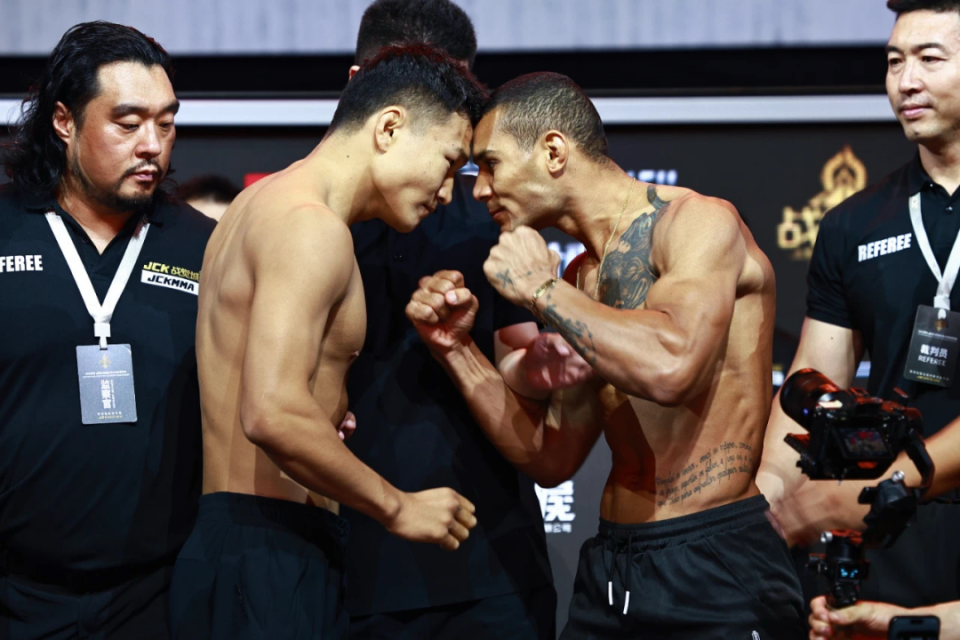 冠军费尔南, 挡在他面前 冠军费尔南, 挡在他面前