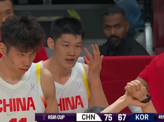 的眉骨上, 天花板 的眉骨上, 天花板